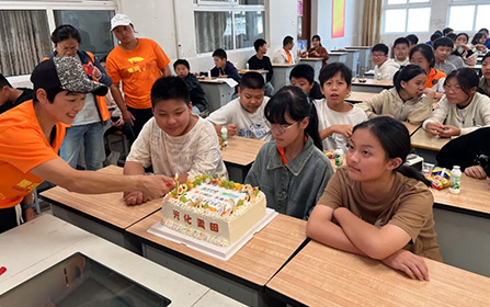 成长有你| 兴化飒美特麦苗班开展第一次生日party